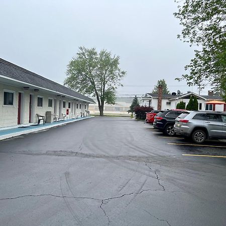 Rodeway Inn & Suites Brunswick Near Hwy 1 Kültér fotó