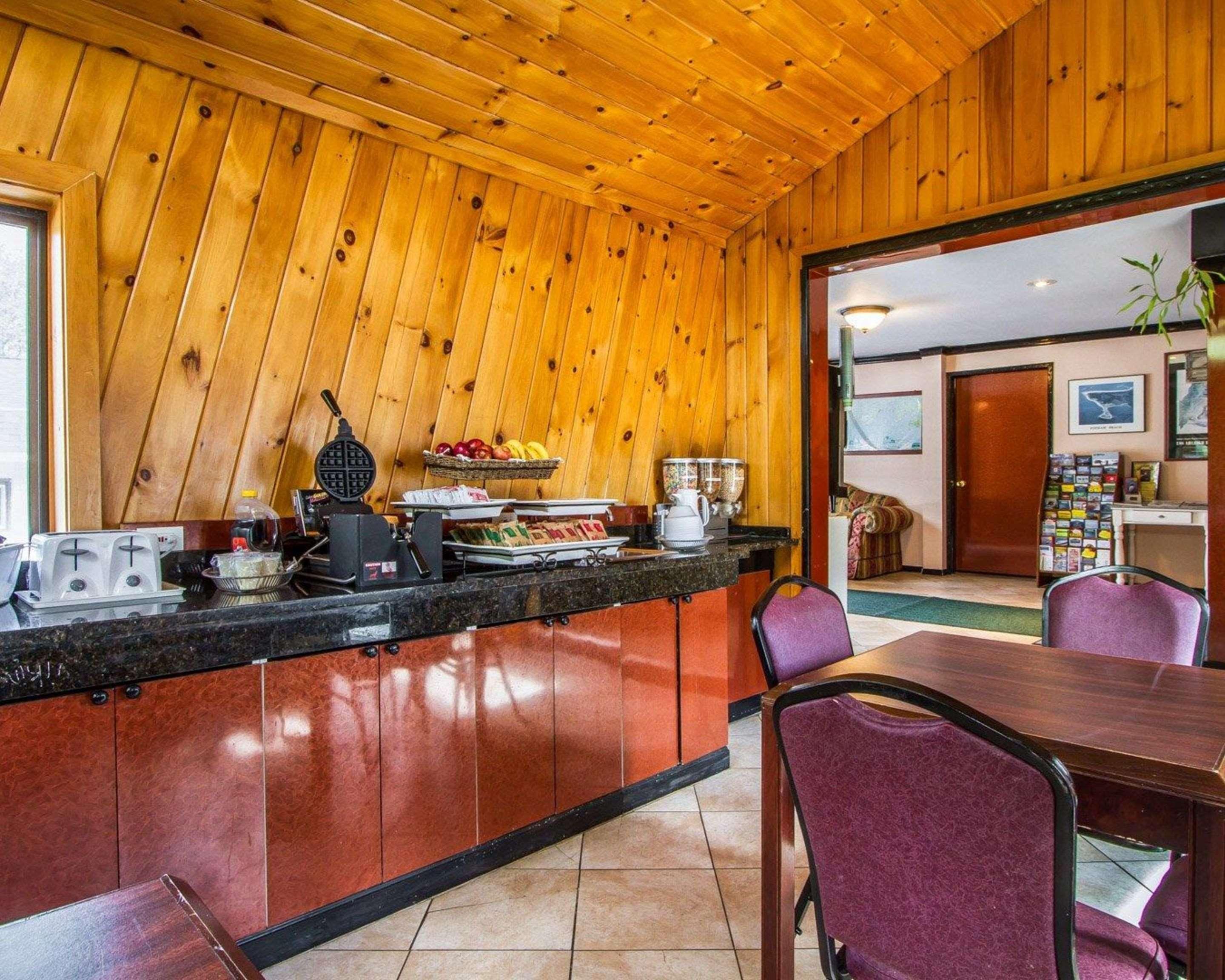 Rodeway Inn & Suites Brunswick Near Hwy 1 Kültér fotó