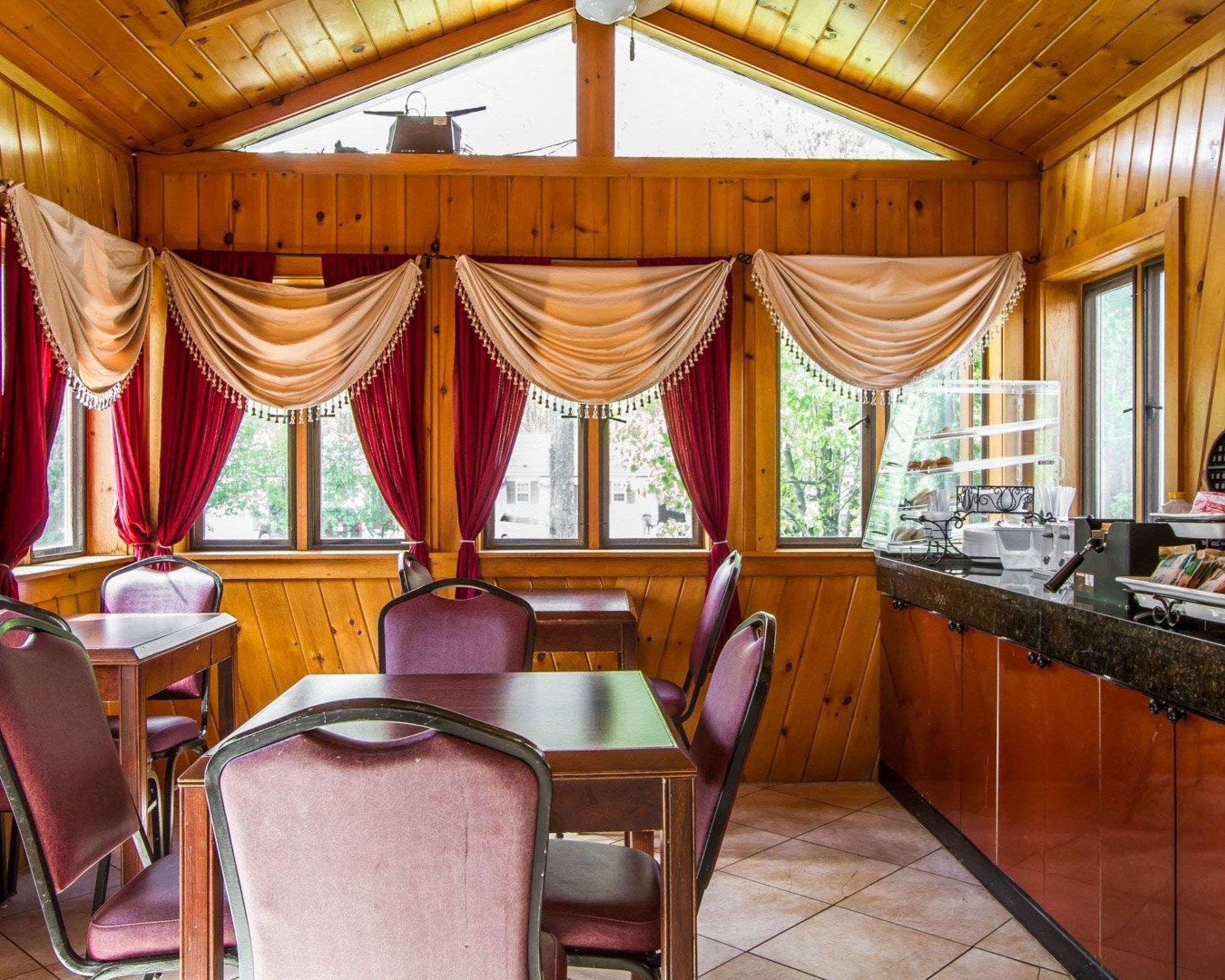 Rodeway Inn & Suites Brunswick Near Hwy 1 Kültér fotó
