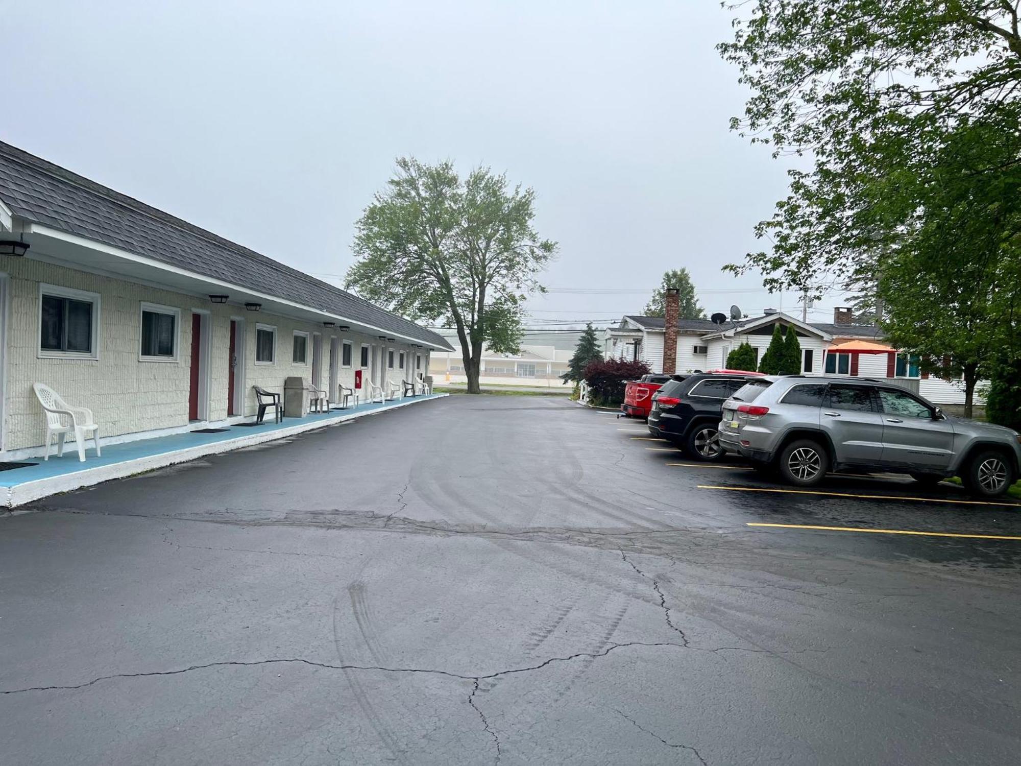 Rodeway Inn & Suites Brunswick Near Hwy 1 Kültér fotó