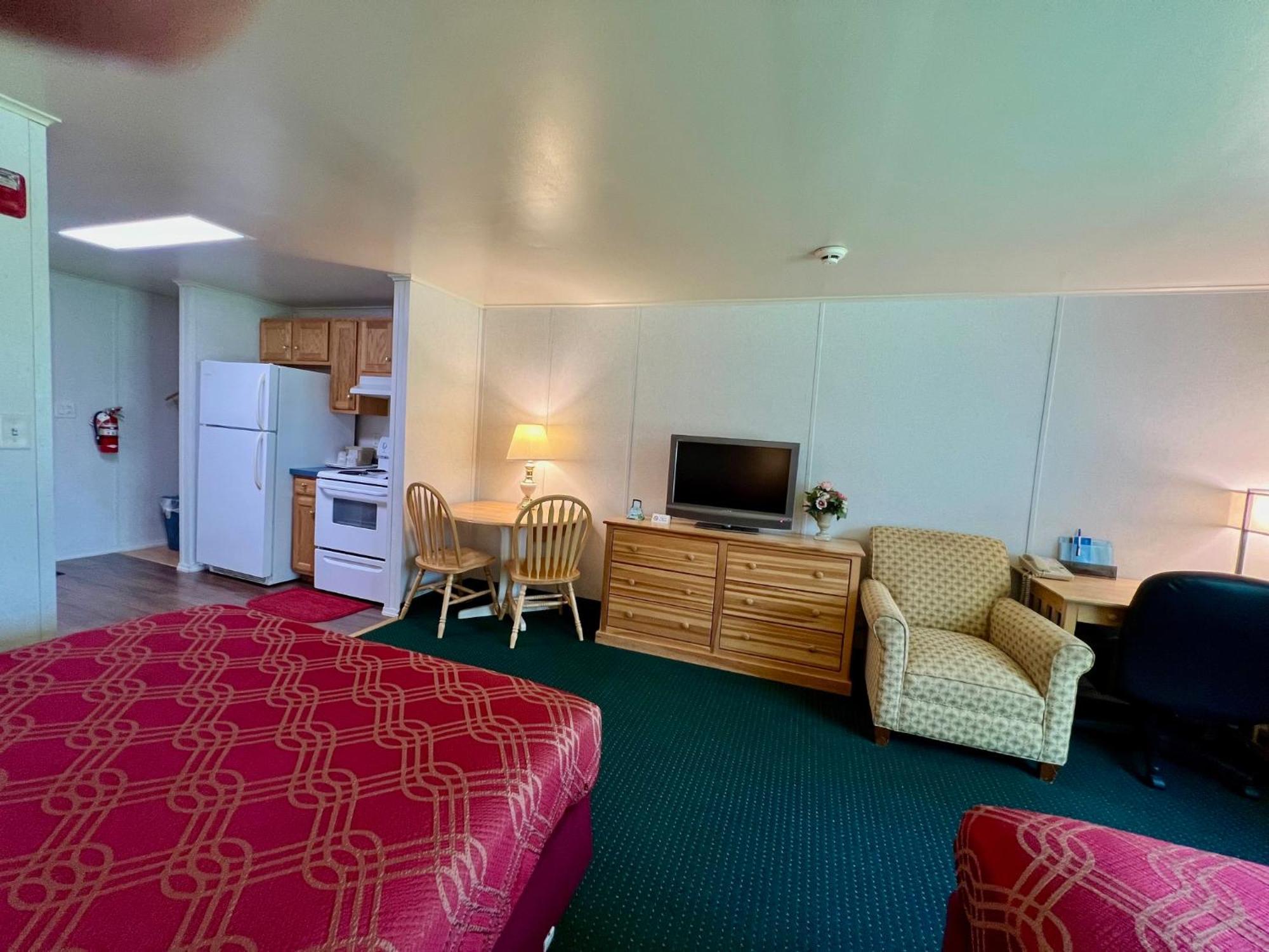 Rodeway Inn & Suites Brunswick Near Hwy 1 Kültér fotó