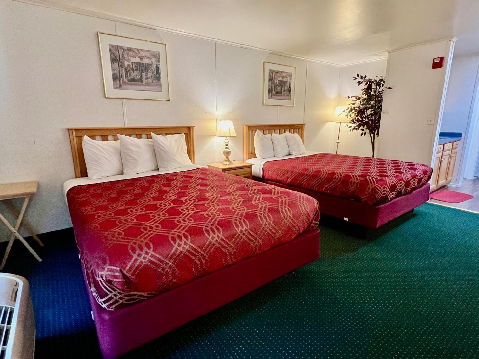 Rodeway Inn & Suites Brunswick Near Hwy 1 Kültér fotó