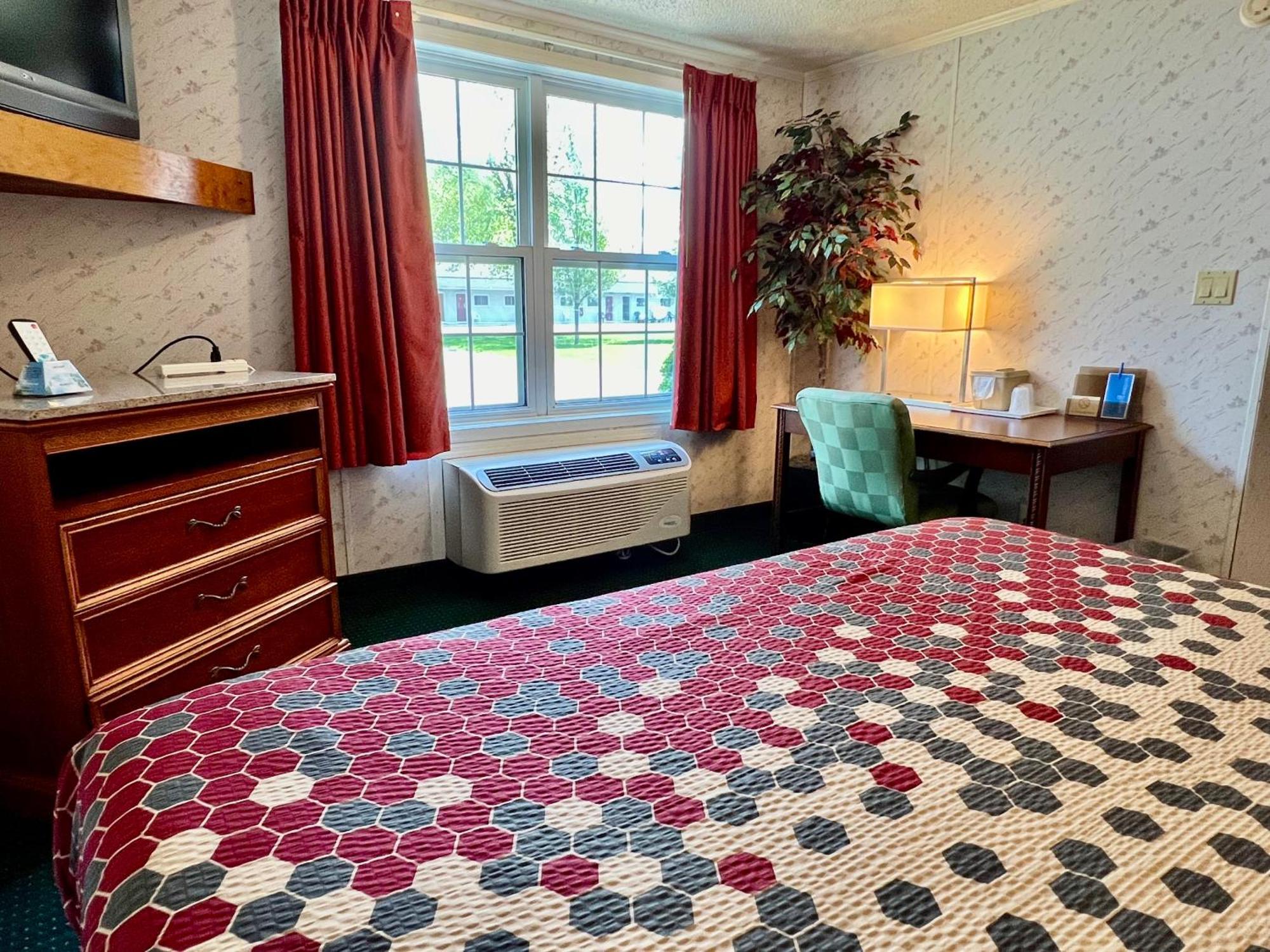 Rodeway Inn & Suites Brunswick Near Hwy 1 Kültér fotó